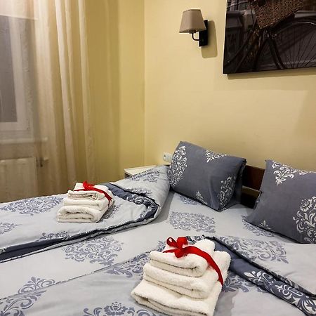 Homey Apartment On Vicheva Str. Lviv Extérieur photo