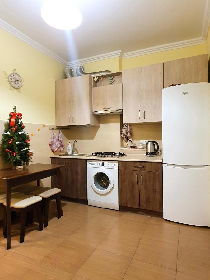 Homey Apartment On Vicheva Str. Lviv Extérieur photo