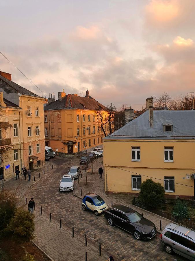 Homey Apartment On Vicheva Str. Lviv Extérieur photo