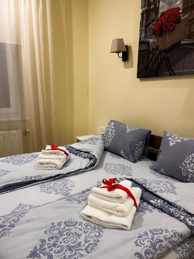 Homey Apartment On Vicheva Str. Lviv Extérieur photo